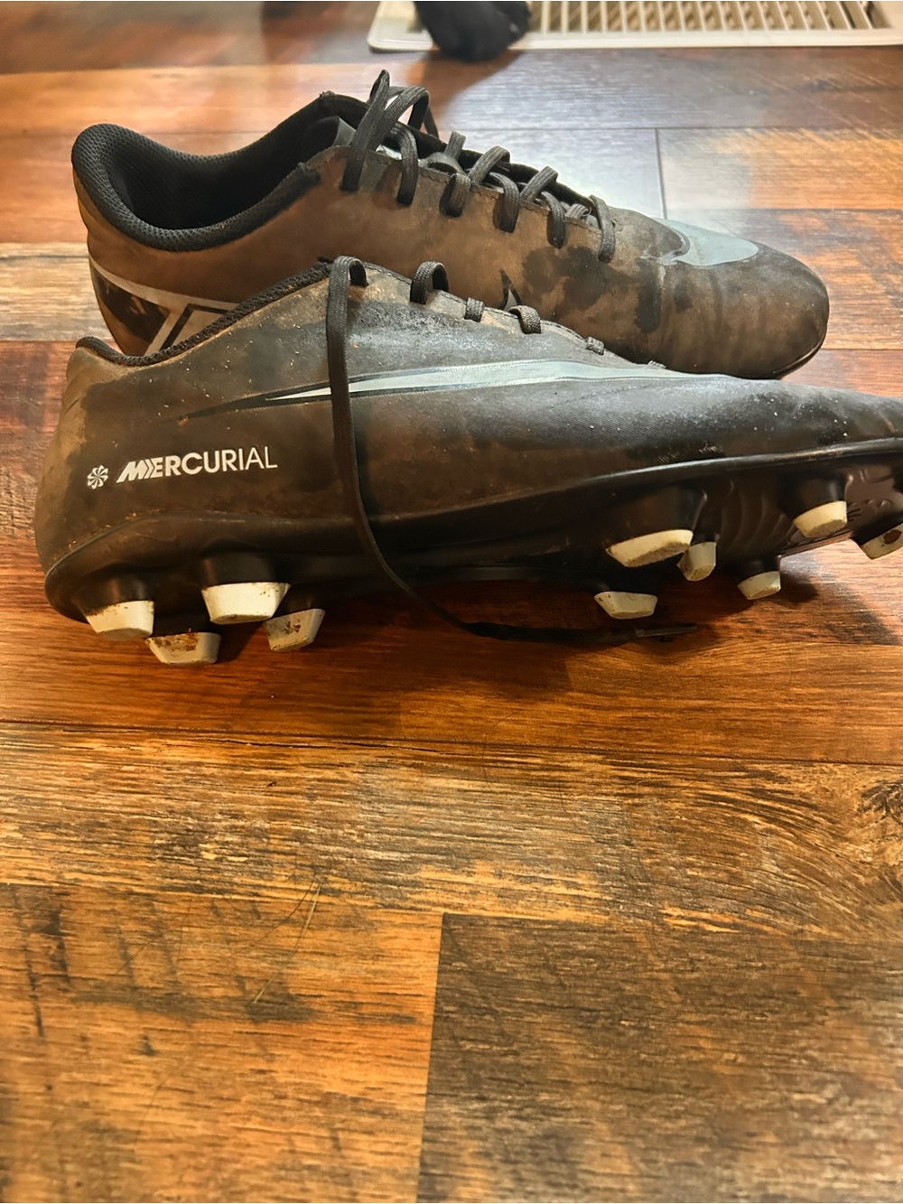 Men’s Nike Soccer Cleats - Size 8